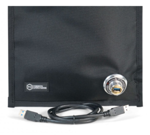 Pochette Faraday avec son cable de charge